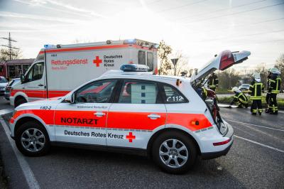 Waiblingen: Vorfahrtsunfall fordert eine eingeschlossene Verletzte Person